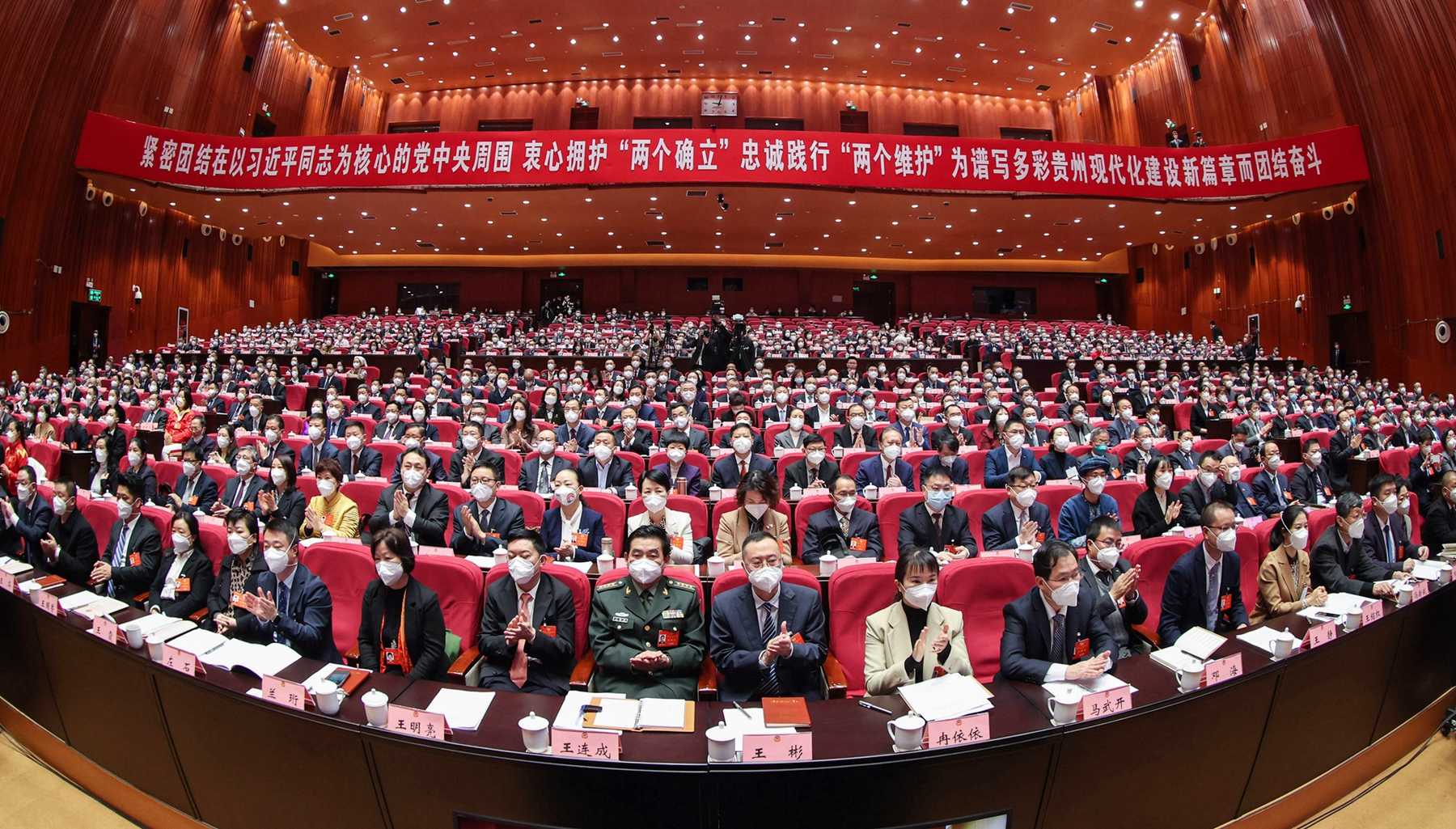 (4)开幕会上掌声热烈。贵州日报天眼新闻记者 张凯 摄.jpg