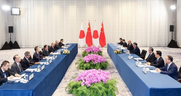 习近平会见日本首相岸田文雄2