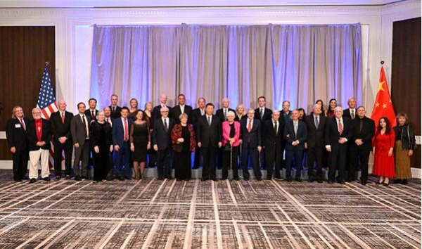 习近平出席美国友好团体联合欢迎宴会并发表演讲3 习近平出席美国友好团体联合欢迎宴会并发表演讲3