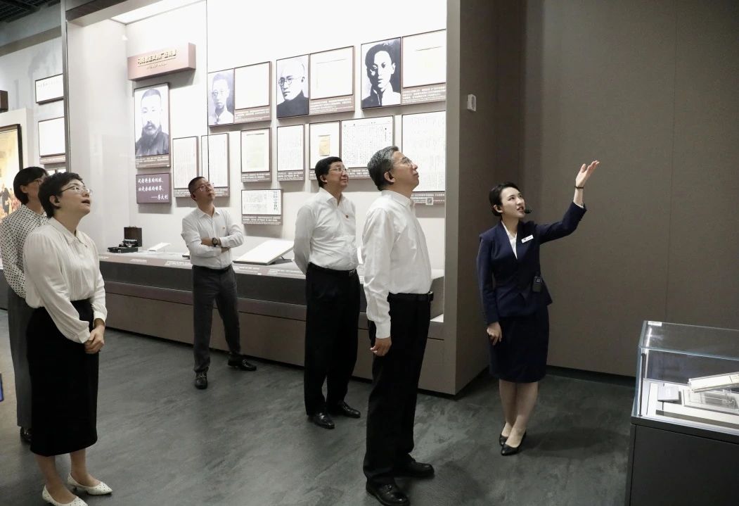 长宁区政府党组开展党纪学习教育集中学习1.jpg