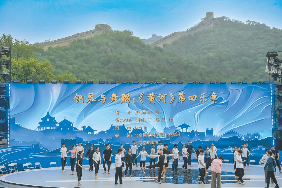 2024北京长城文化节开幕式晚会节目彩排，在八达岭长城望京文化广场举行。