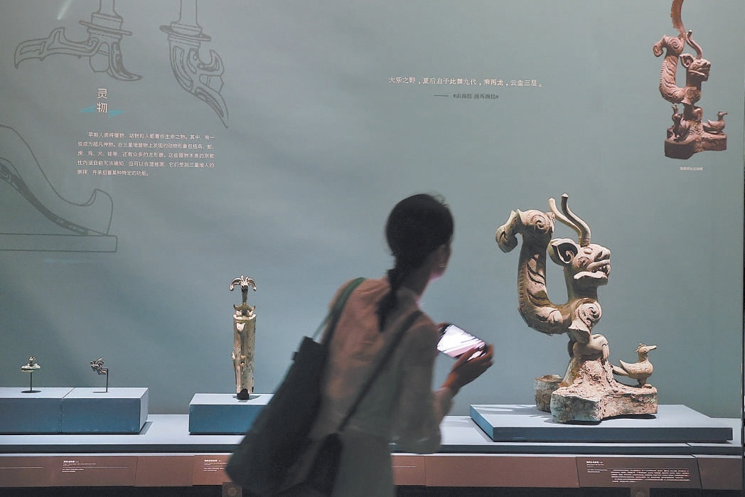 6月27日上午,“探秘古蜀文明—三星堆与金沙”展在北京大运河博物馆开幕。此次展览中,观众可以看到近年来三星堆遗址、金沙遗址出土的考古成果。 6月27日上午,“探秘古蜀文明—三星堆与金沙”展在北京大运河博物馆开幕。此次展览中,观众可以看到近年来三星堆遗址、金沙遗址出土的考古成果。