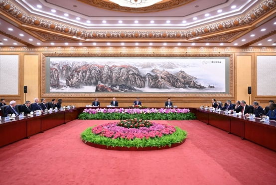 习近平会见出席中国国际友好大会暨中国人民对外友好协会成立70周年纪念活动外方嘉宾4