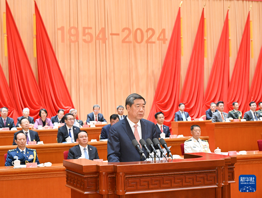 庆祝新疆生产建设兵团成立70周年大会隆重举行 中共中央国务院中央军委致贺信2
