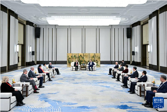 习近平会见国际奥林匹克委员会主席巴赫2 习近平会见国际奥林匹克委员会主席巴赫2