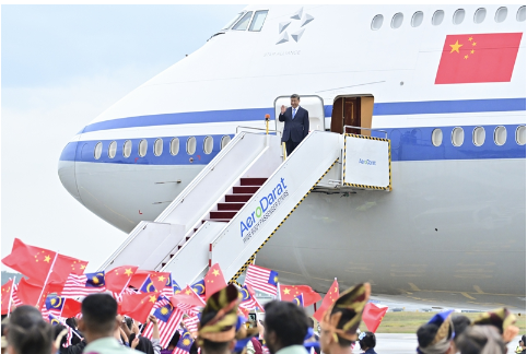 习近平抵达吉隆坡对马来西亚进行国事访问2 习近平抵达吉隆坡对马来西亚进行国事访问2