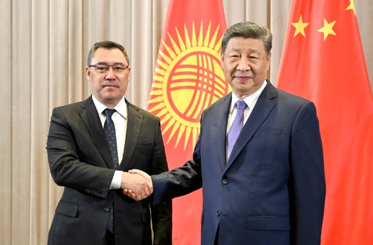   习近平会见吉尔吉斯斯坦总统扎帕罗夫