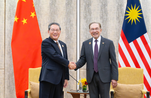 李强会见马来西亚总理安瓦尔 李强会见马来西亚总理安瓦尔