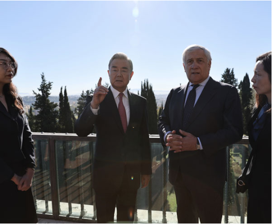 王毅同意大利副总理兼外长塔亚尼会谈