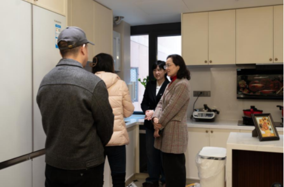 龙宁调研“老房子”改“好房子”工作1